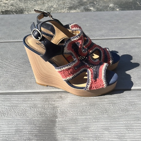 Lucky Brand crochet wedge - Picture 2 of 3